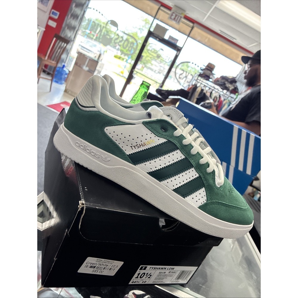 Adidas Tyshawn Low  Mens Green Sneakers Casual Shoes JQ1138 New Sz 10.5